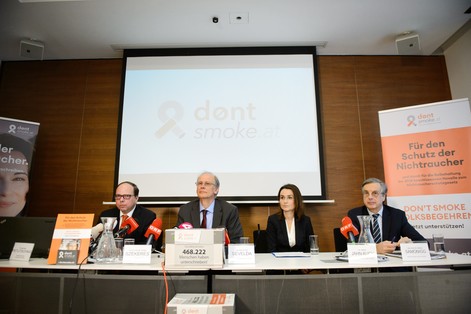 Die Initiator:innen beim Volksbegehren-Start